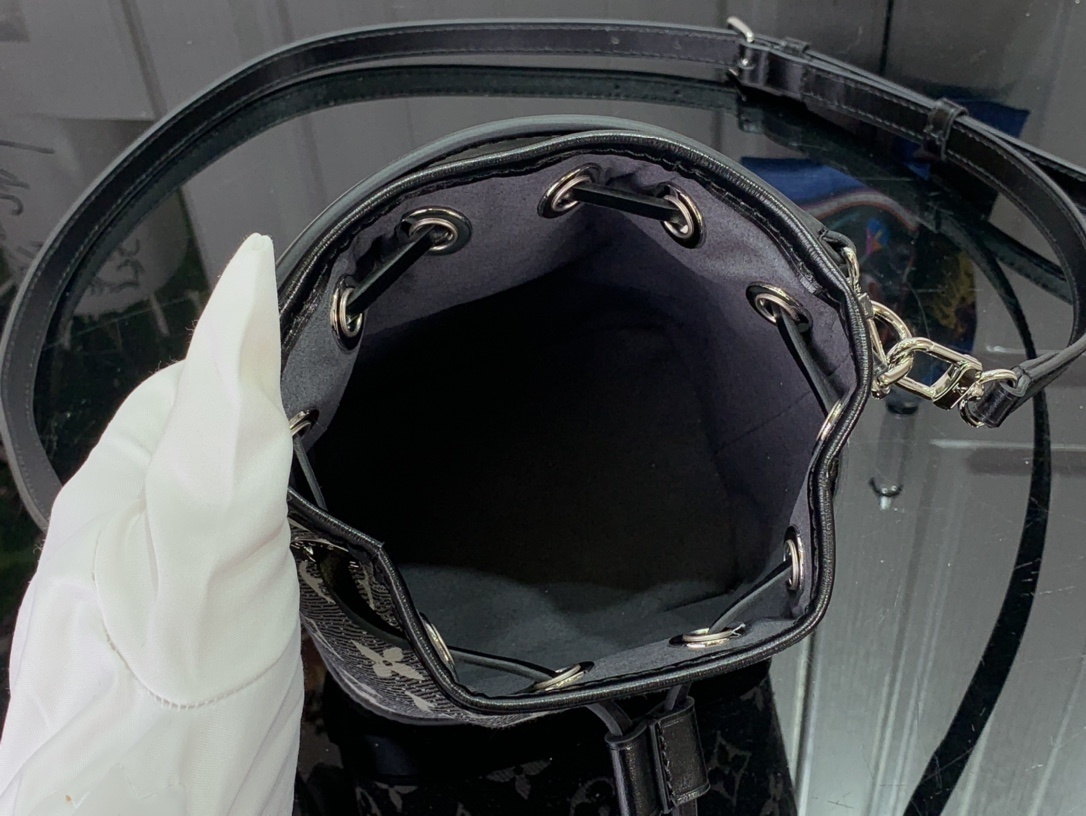 LV Shoulder bag m46445