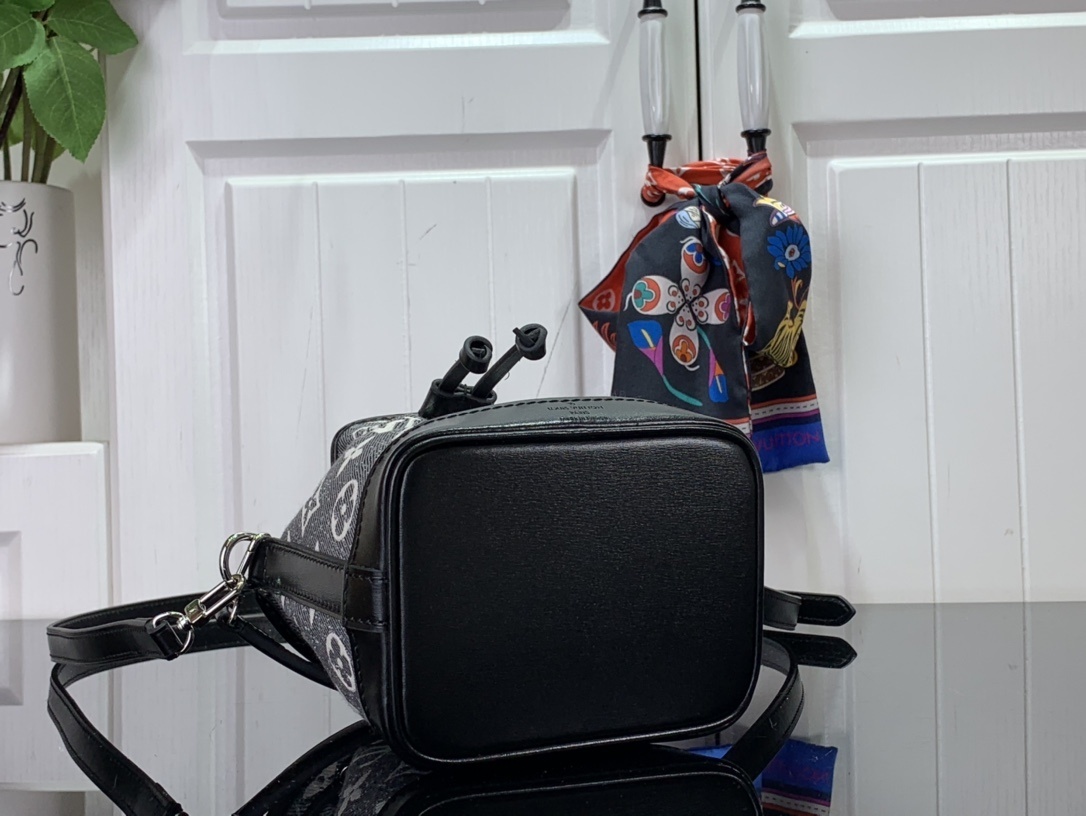 LV Shoulder bag m46445