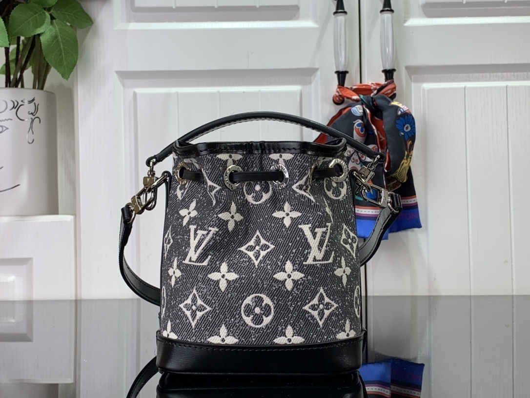 LV Shoulder bag m46445