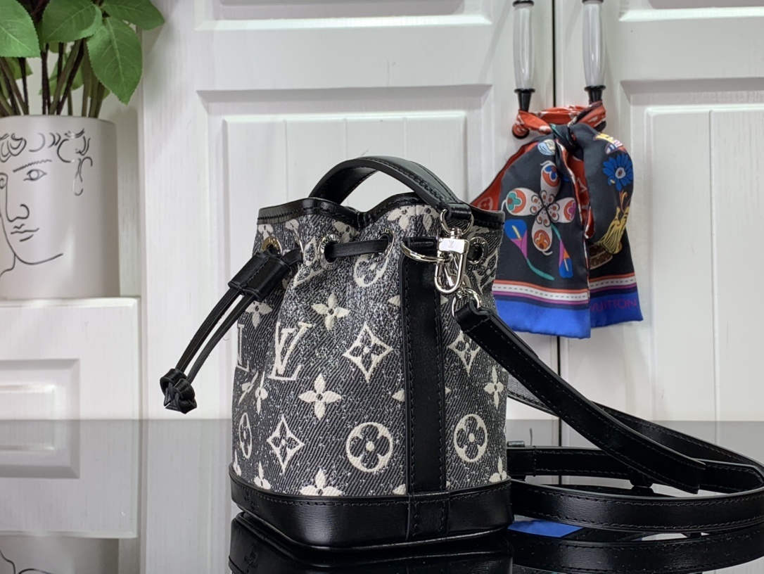 LV Shoulder bag m46445