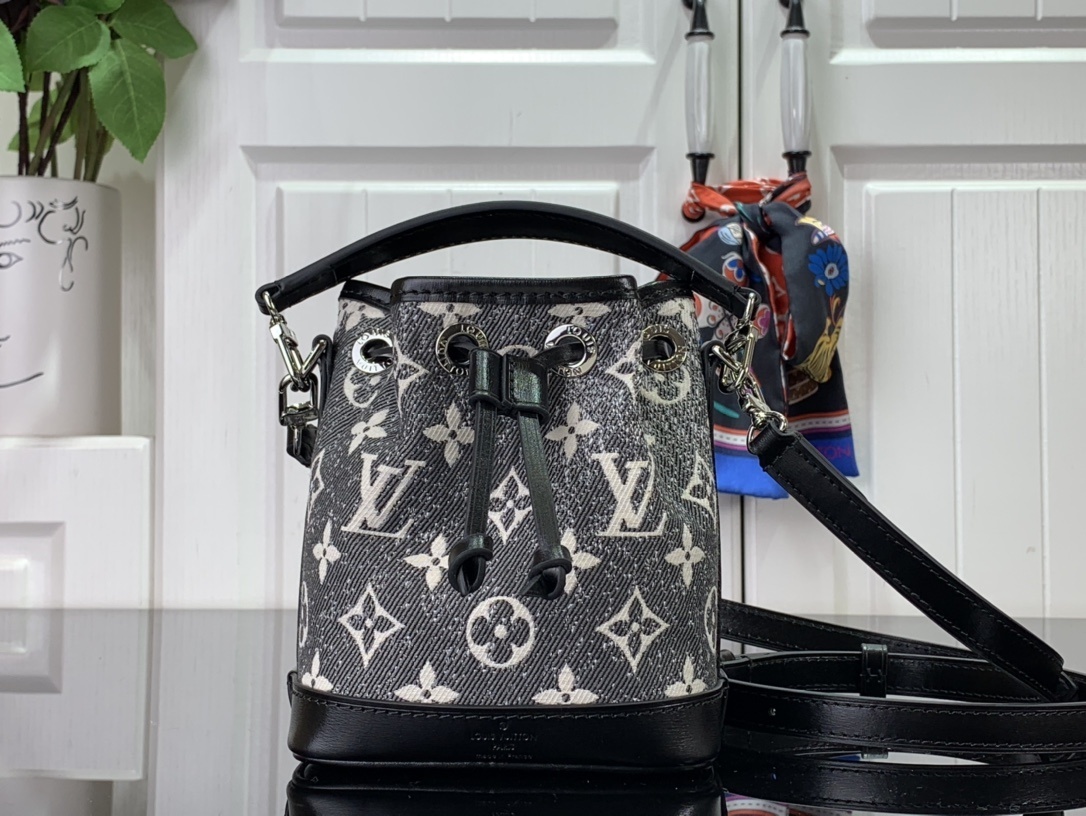 LV Shoulder bag m46445