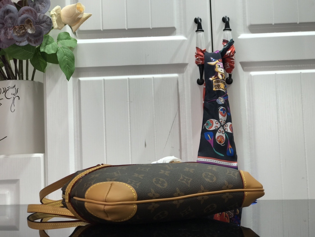 LV Shoulder bag M51143 