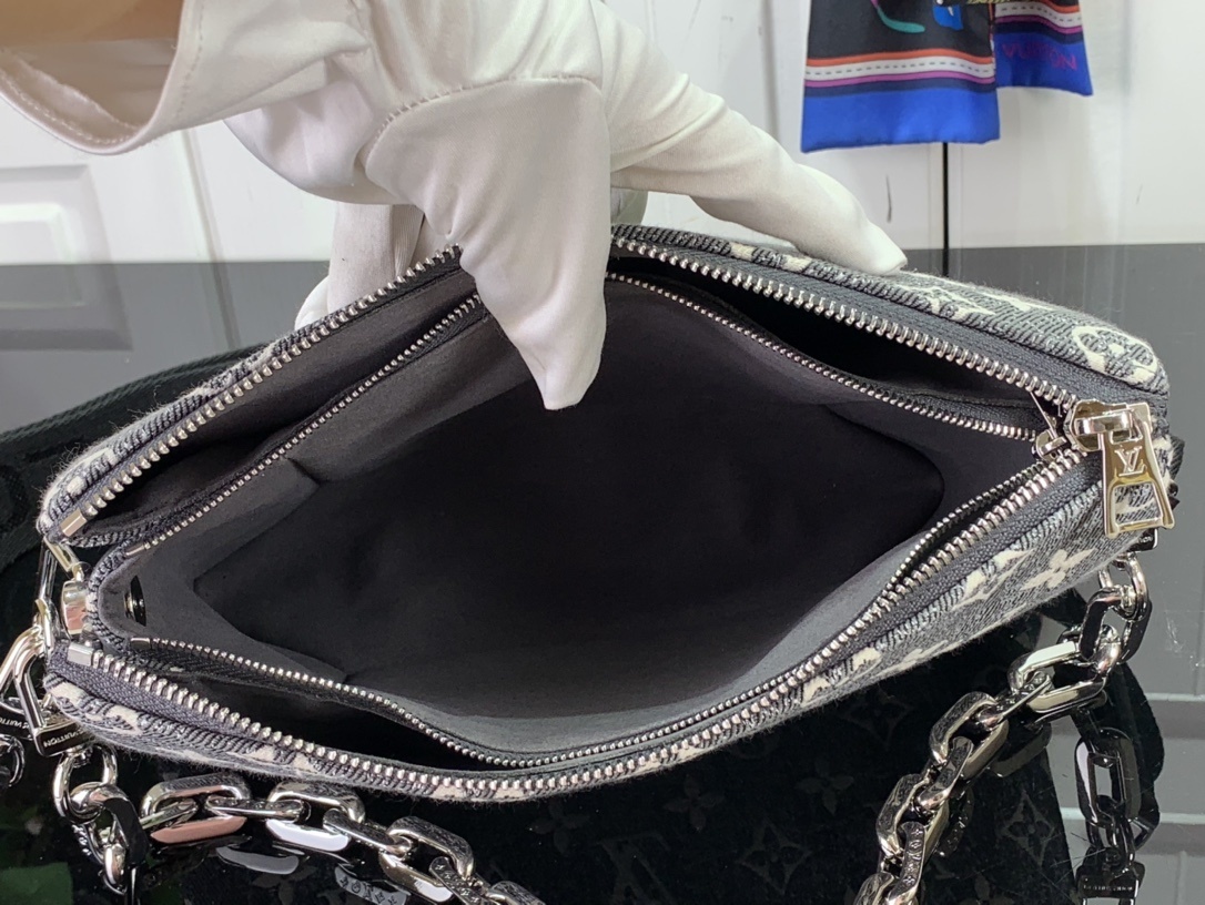 LV Shoulder bag M57790Q 