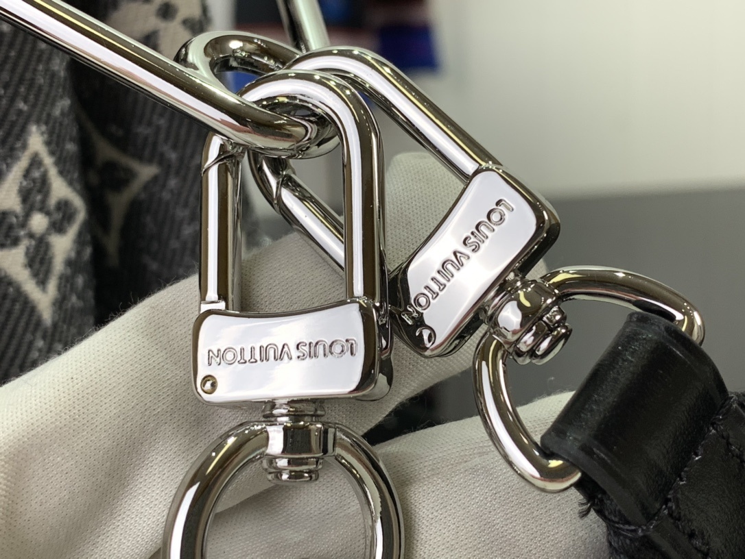 LV Shoulder bag M57790Q 