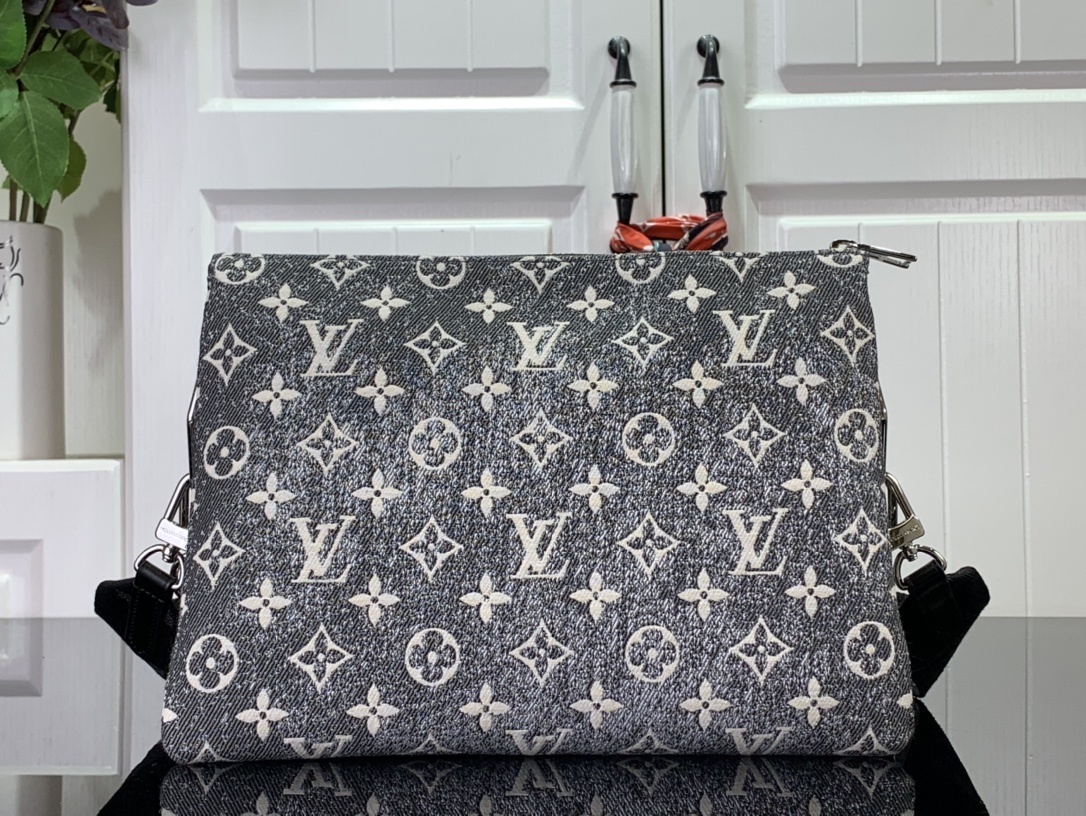LV Shoulder bag M57790Q 