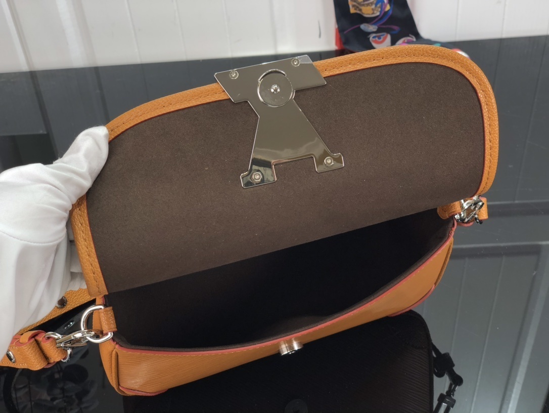 LV Shoulder bag m59386M