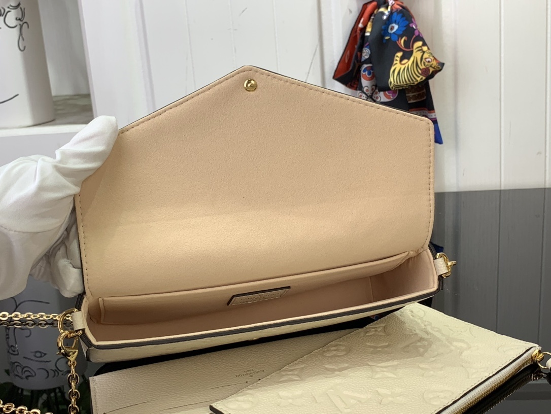 LV Shoulder bag m64064