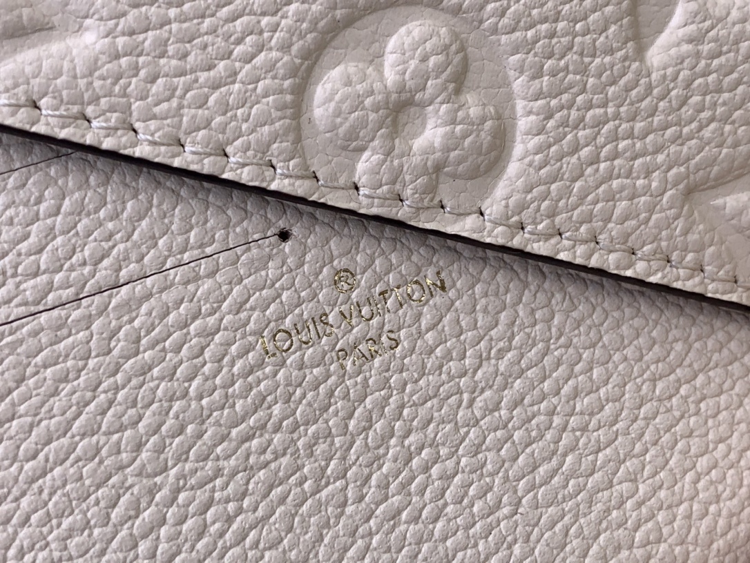 LV Shoulder bag m64064