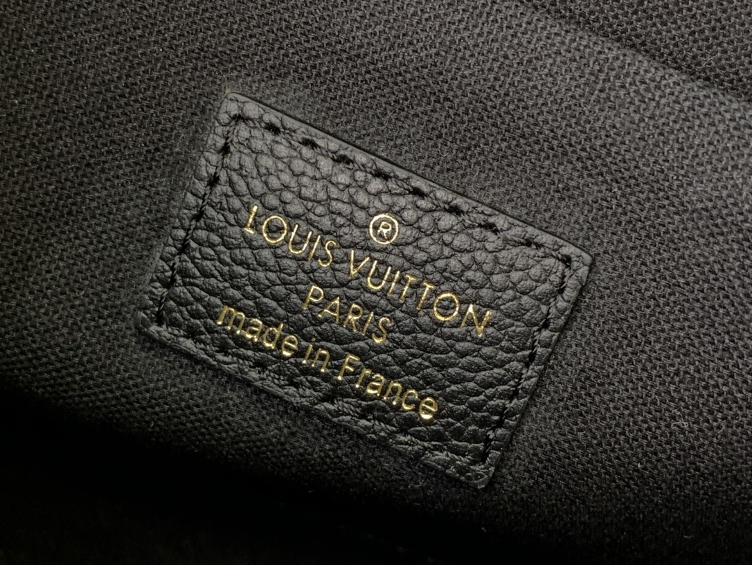 LV Shoulder bag m64064
