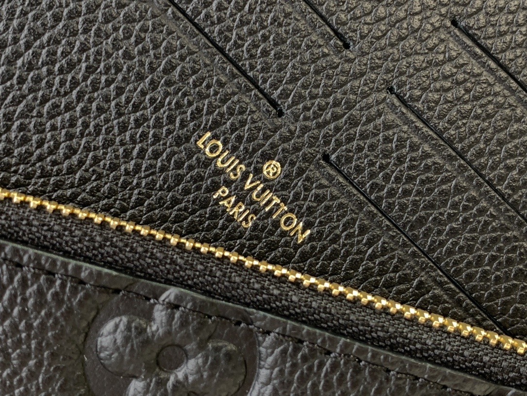 LV Shoulder bag m64064