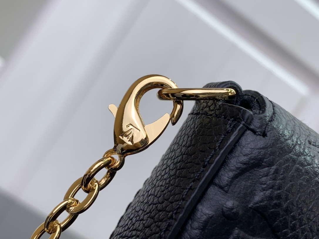 LV Shoulder bag m64064