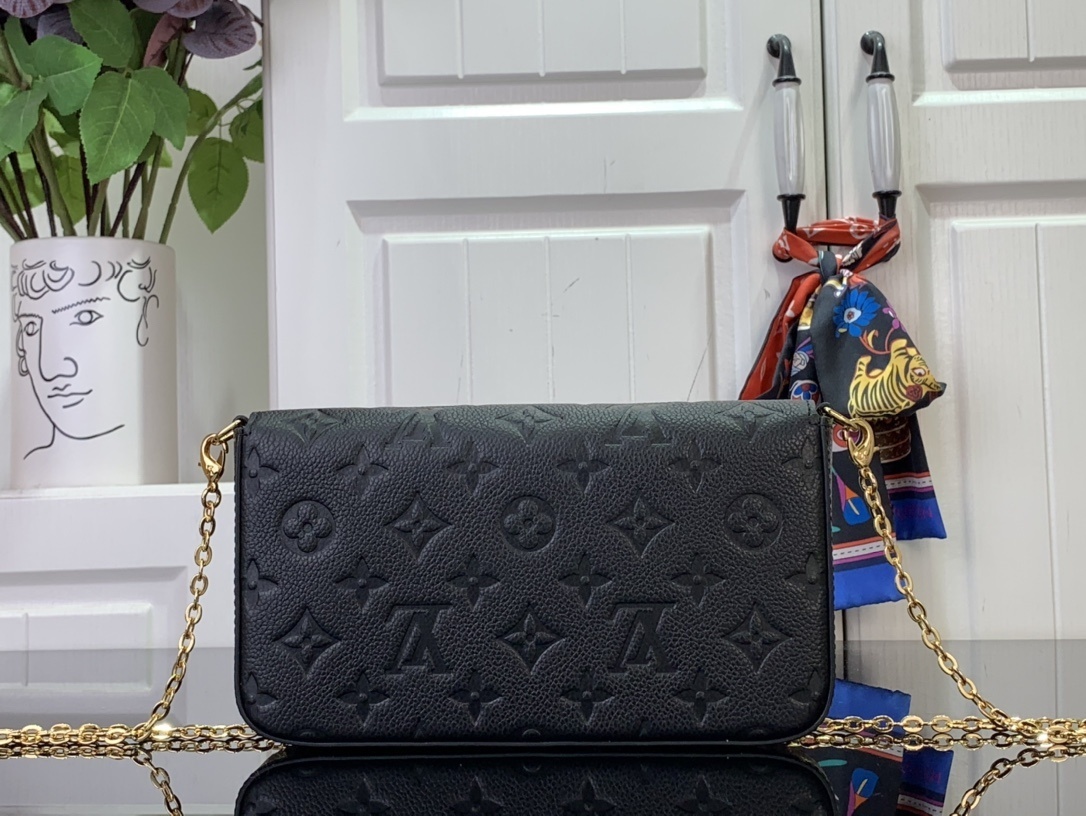 LV Shoulder bag m64064