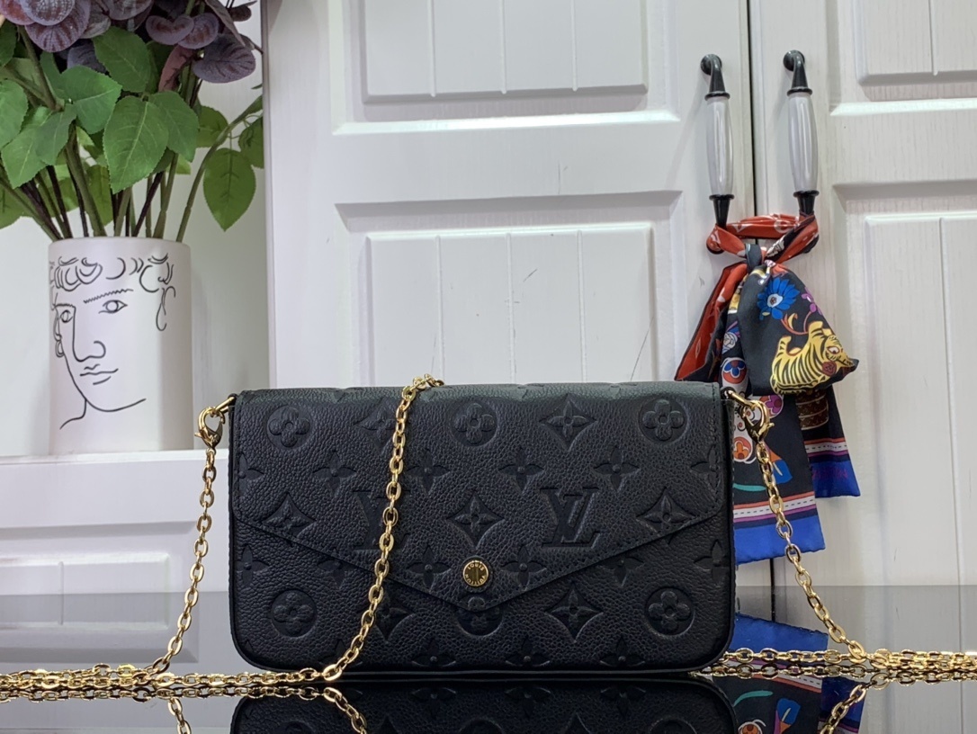 LV Shoulder bag m64064
