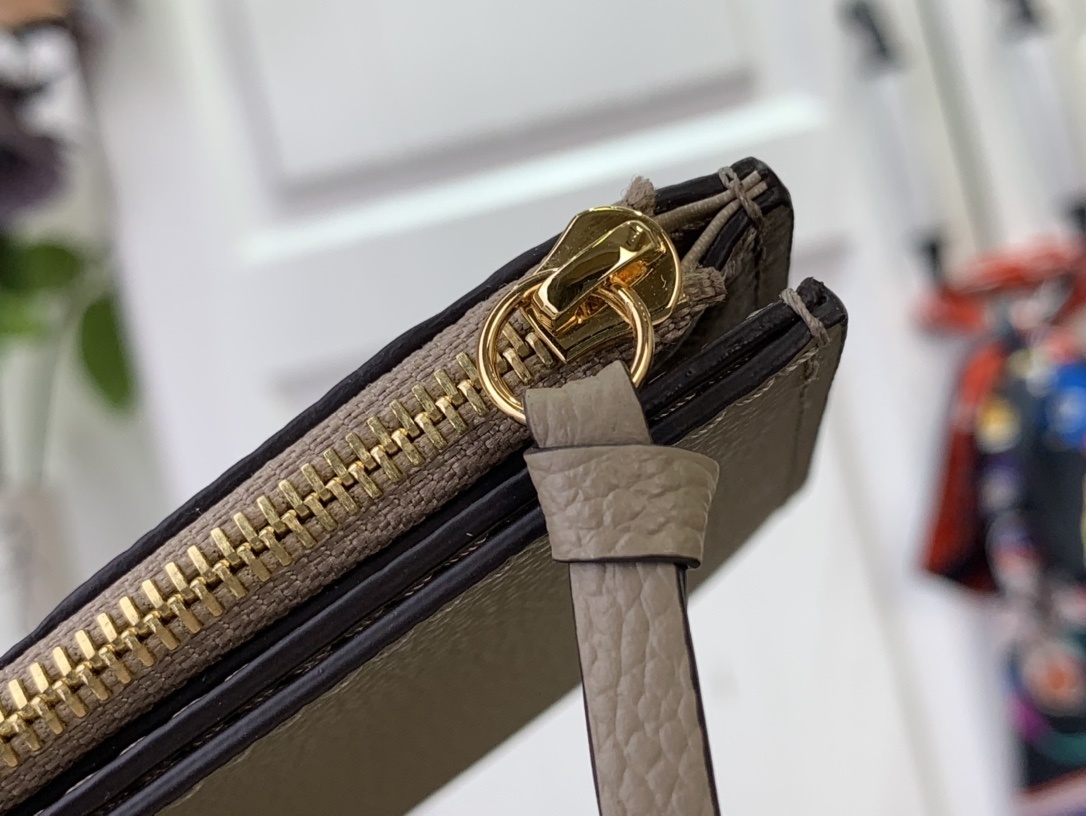 LV Shoulder bag m64064