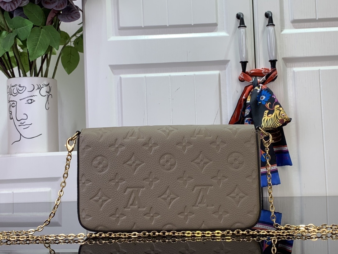 LV Shoulder bag m64064