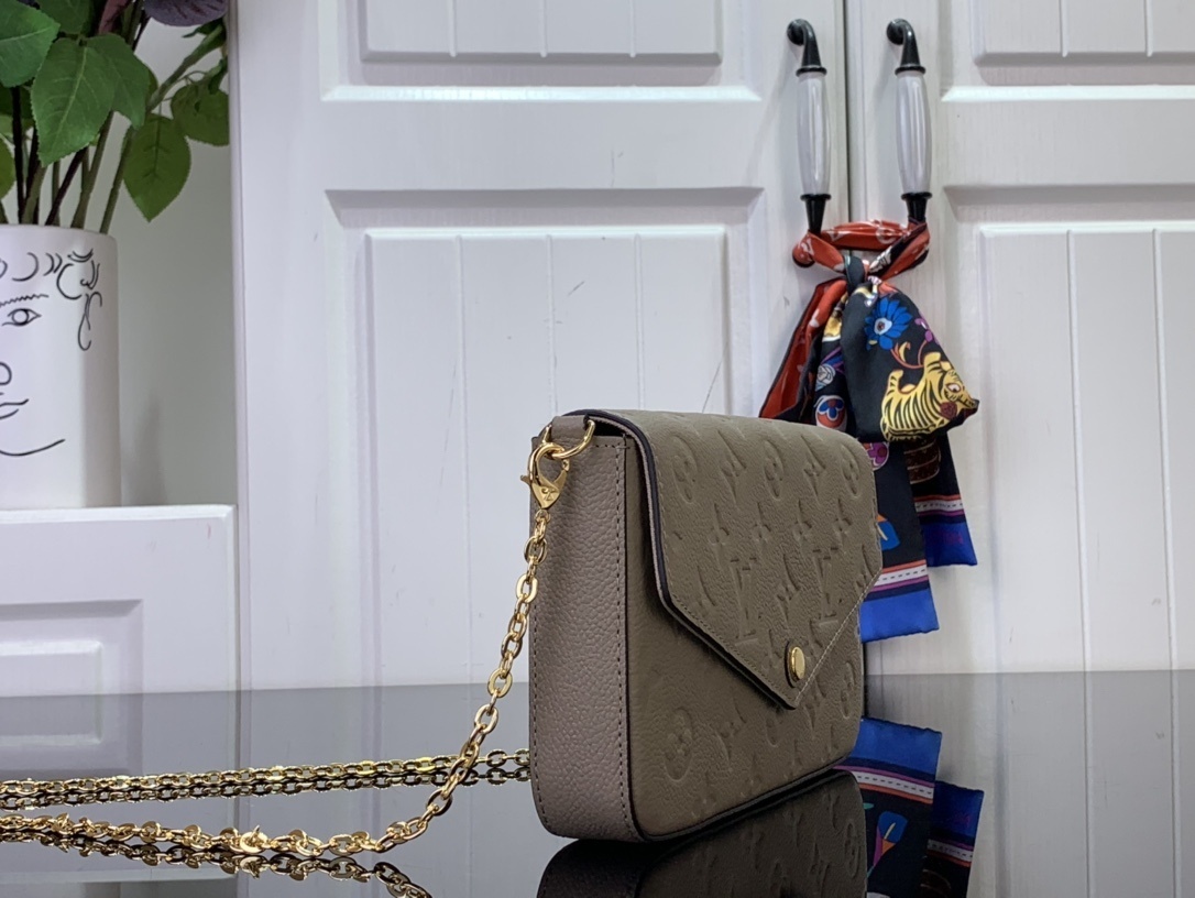 LV Shoulder bag m64064