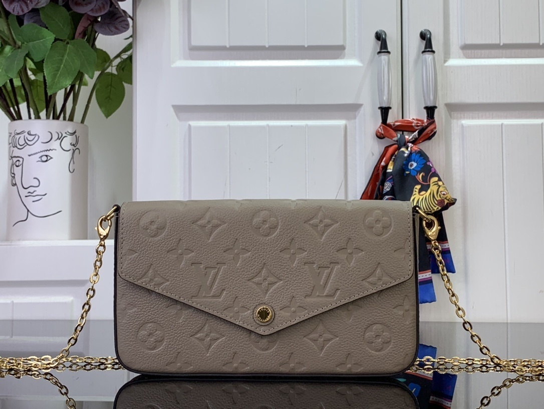 LV Shoulder bag m64064