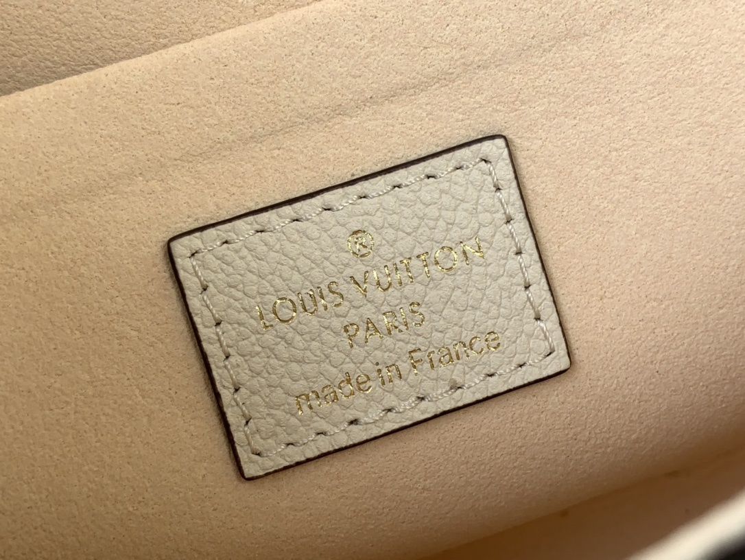 LV Shoulder bag m64064