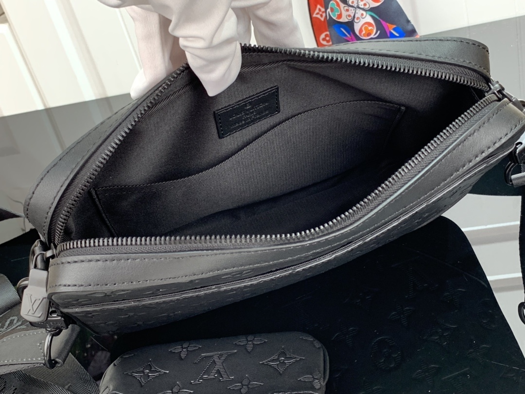 LV Shoulder bag M69827K