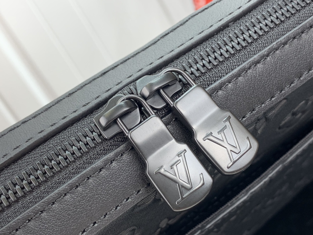 LV Shoulder bag M69827K