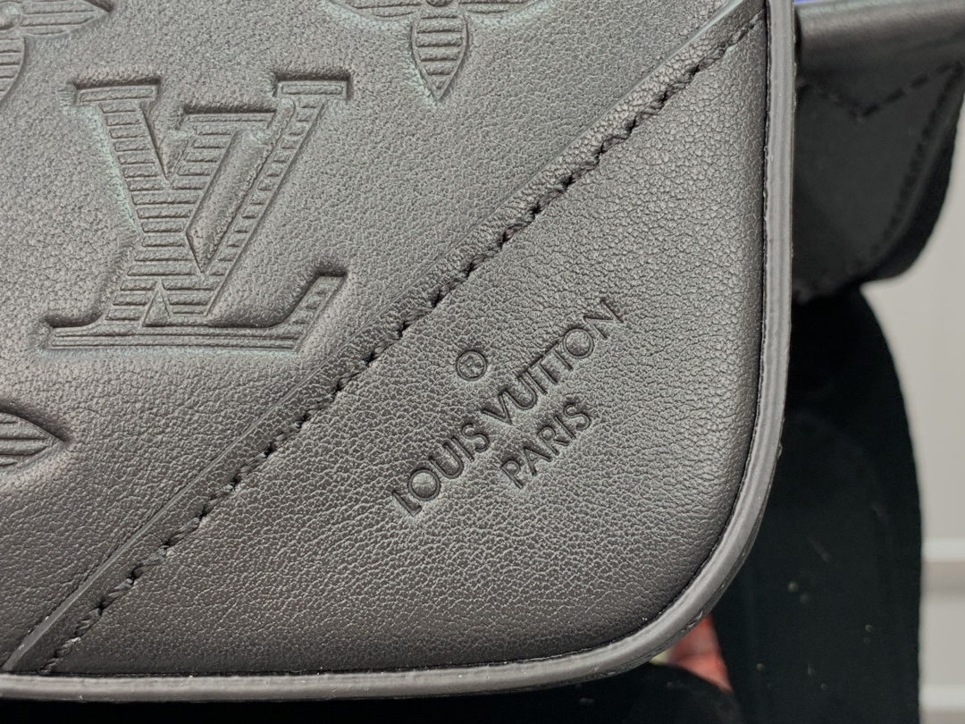 LV Shoulder bag M69827K