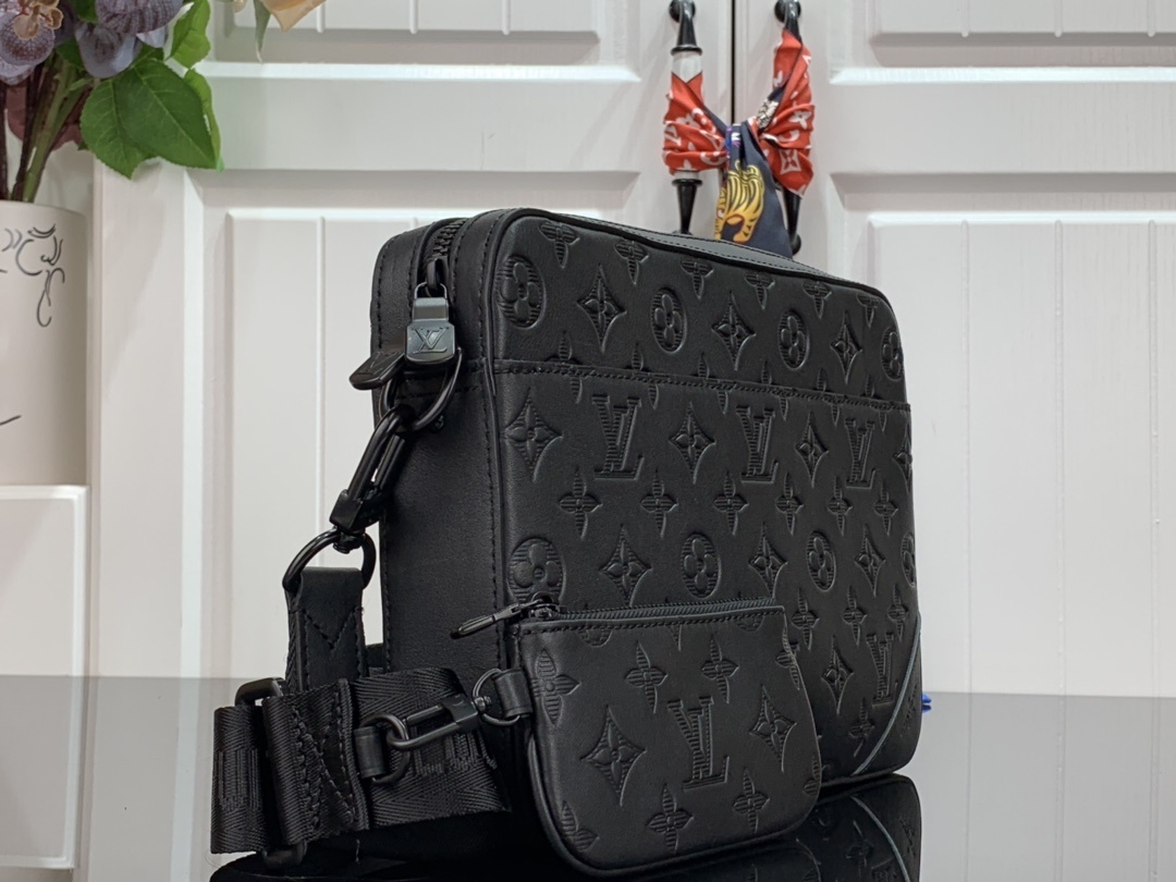 LV Shoulder bag M69827K