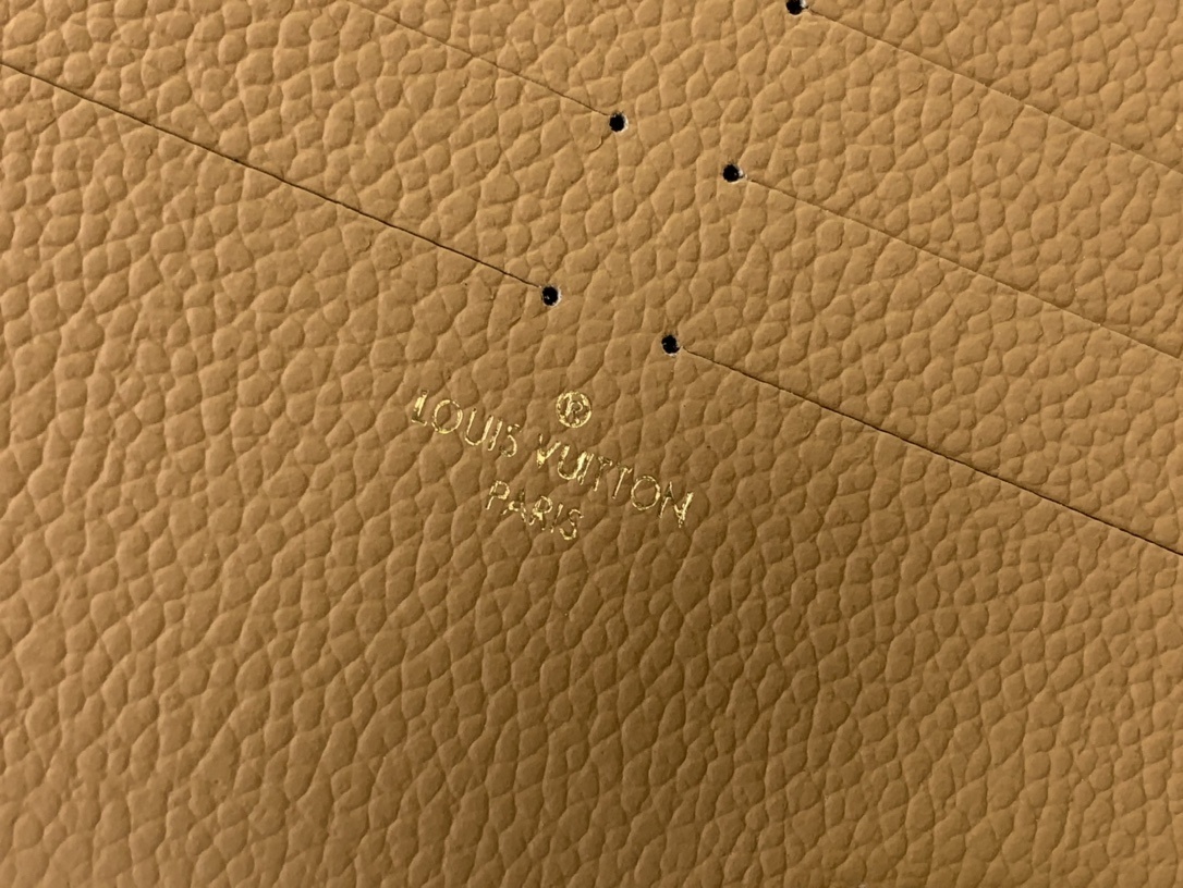 LV Shoulder bag M69977