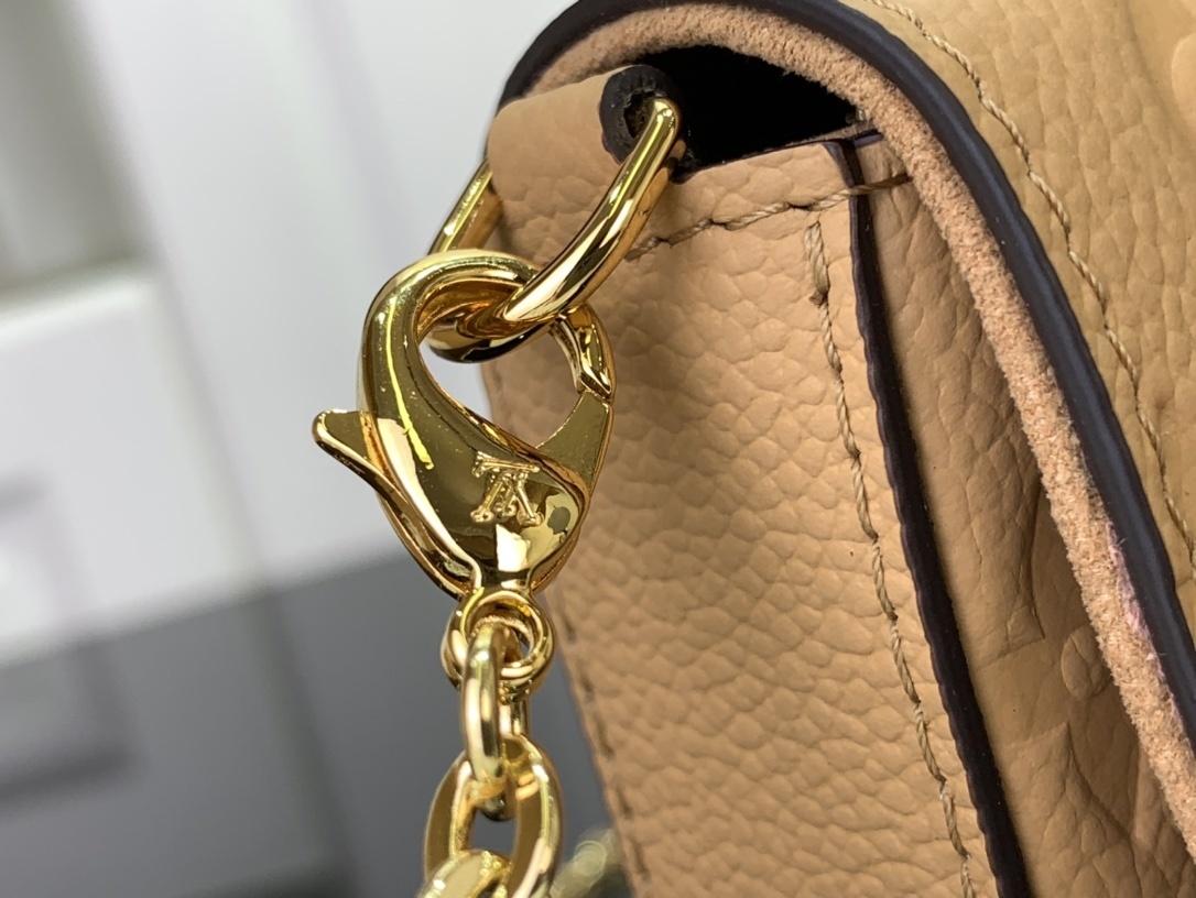 LV Shoulder bag M69977
