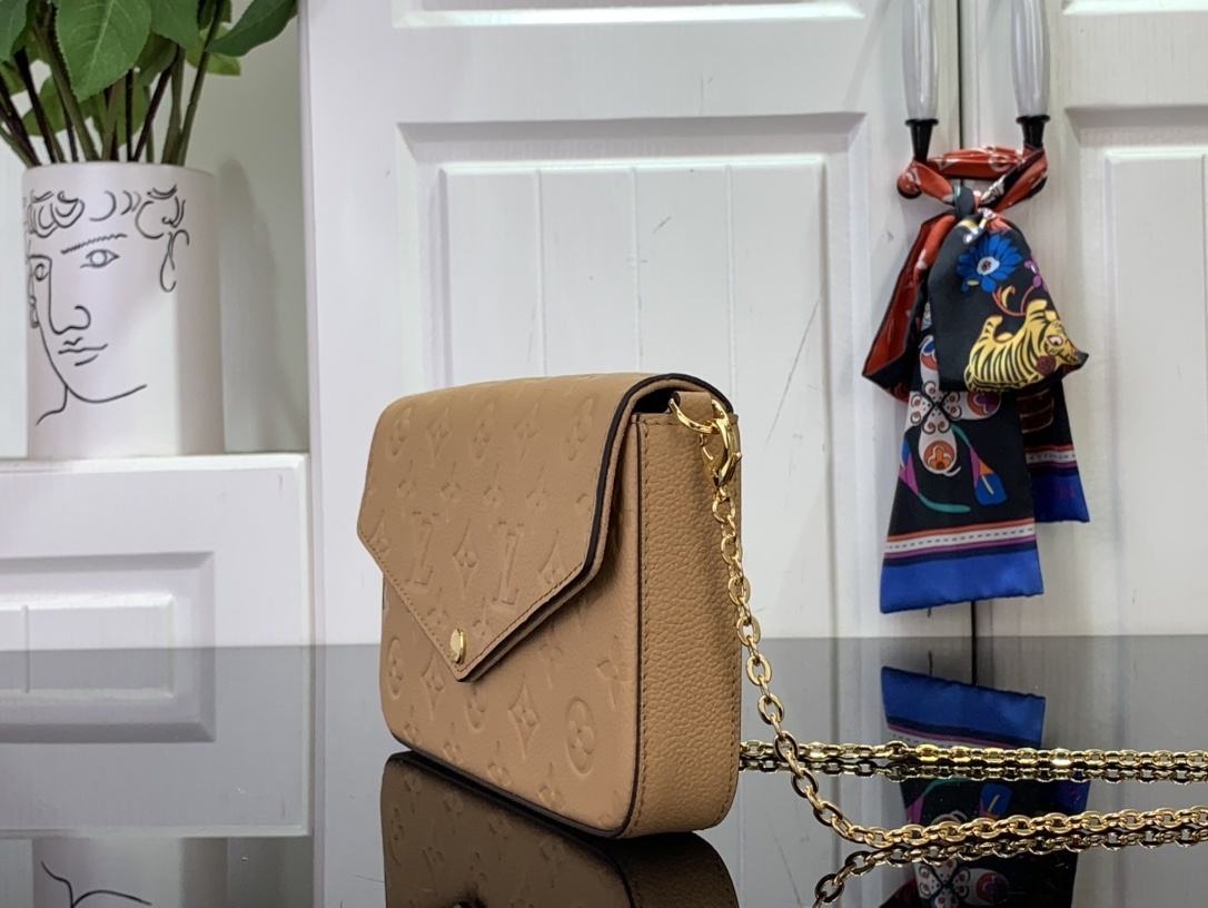 LV Shoulder bag M69977