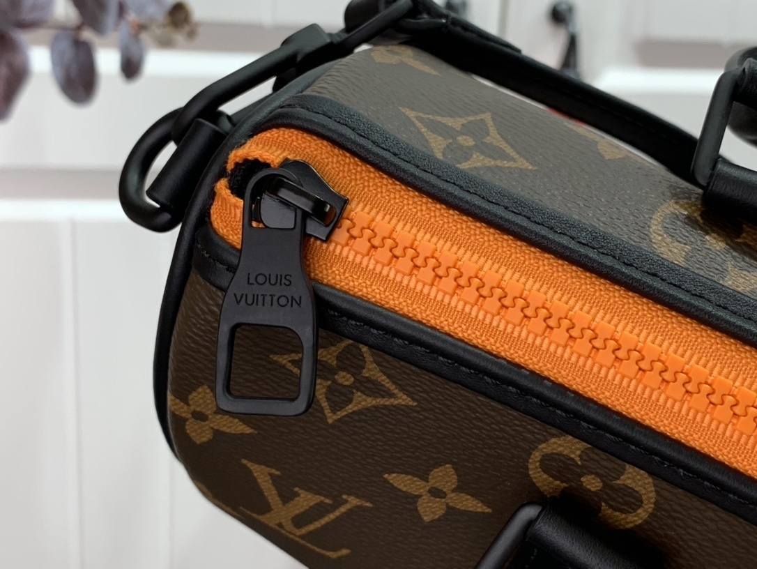 LV Shoulder bag M80201