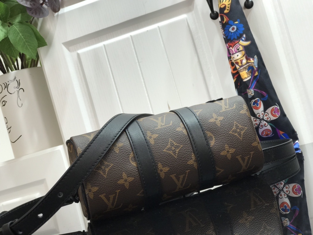 LV Shoulder bag M80201