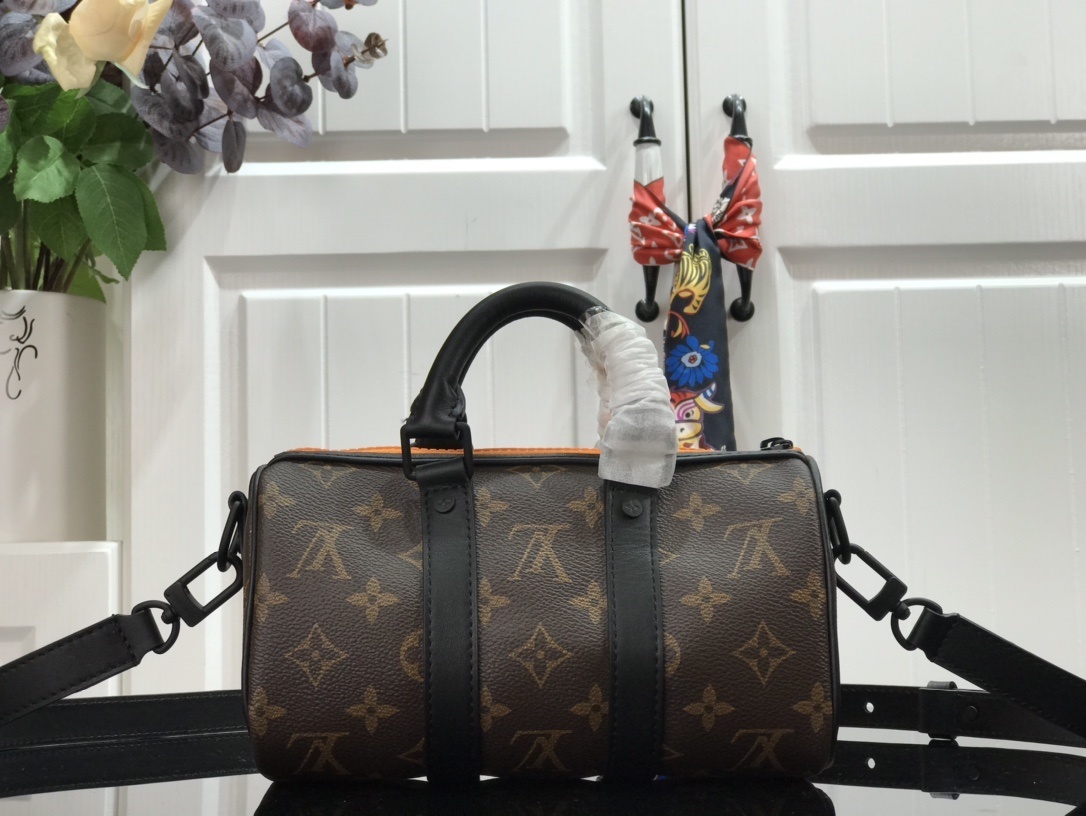 LV Shoulder bag M80201