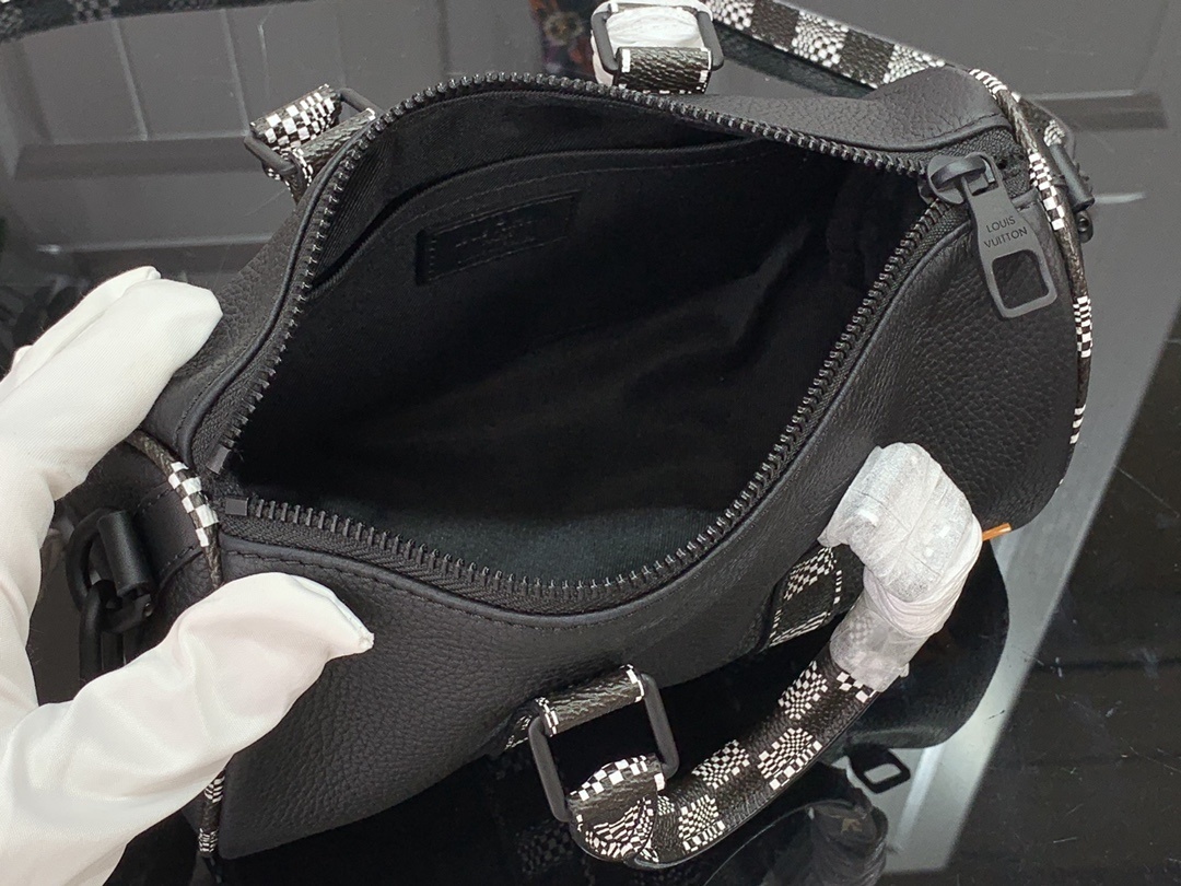 LV Shoulder bag M80202