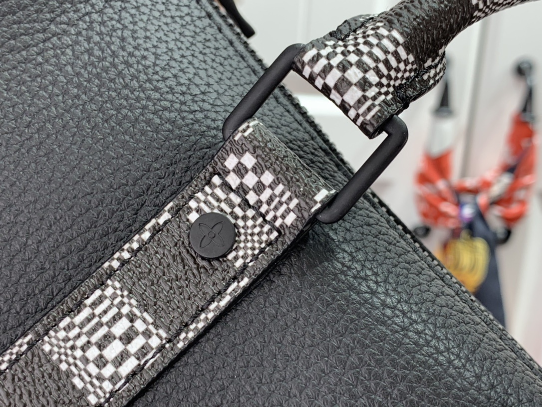 LV Shoulder bag M80202