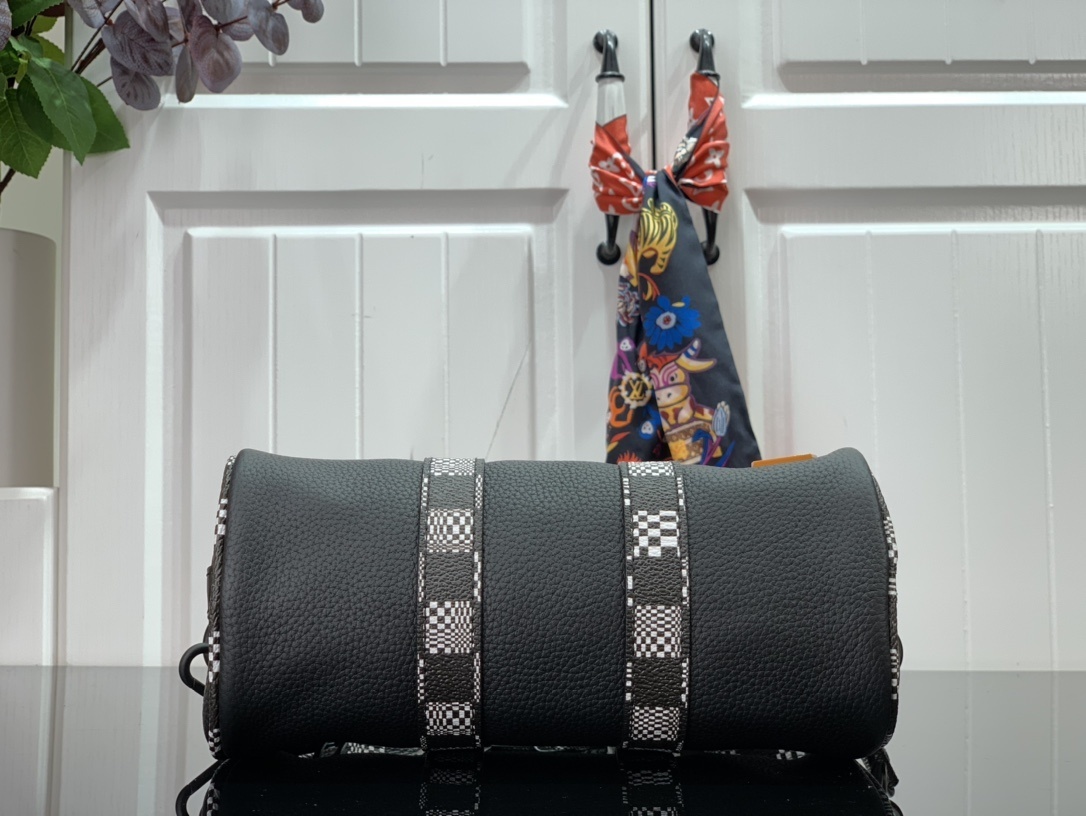 LV Shoulder bag M80202