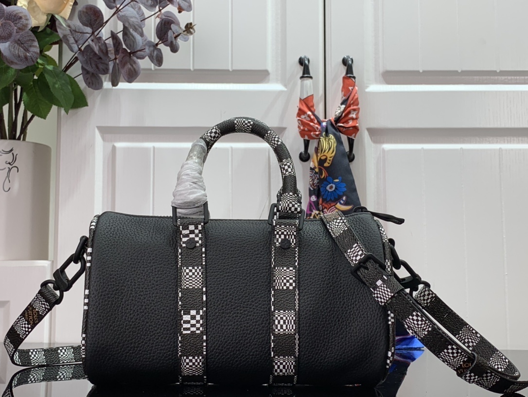 LV Shoulder bag M80202