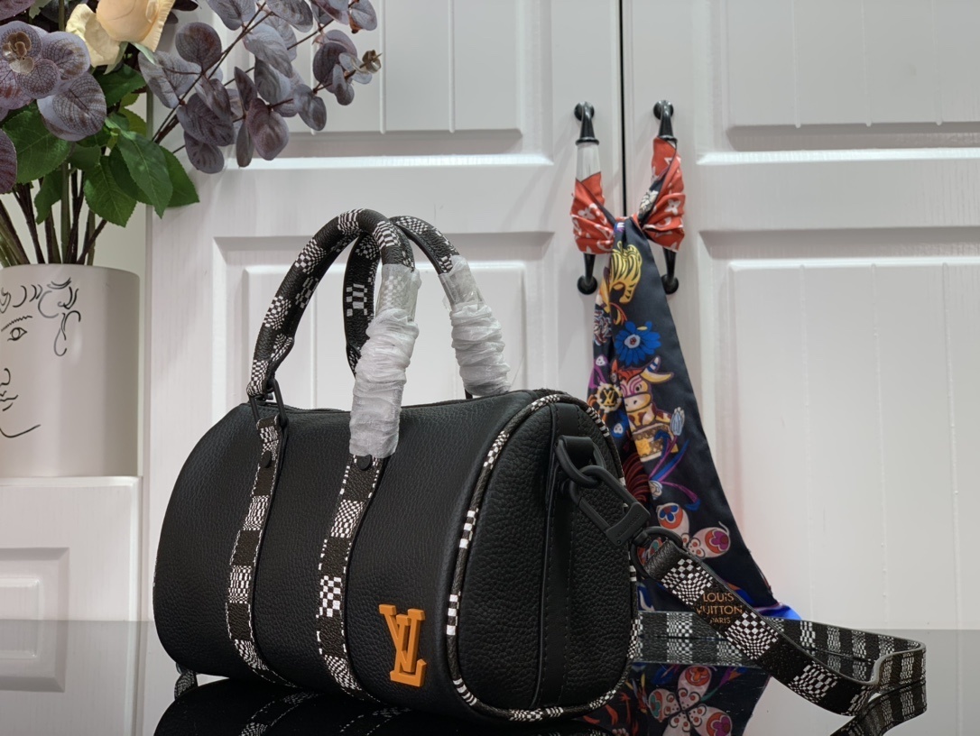 LV Shoulder bag M80202