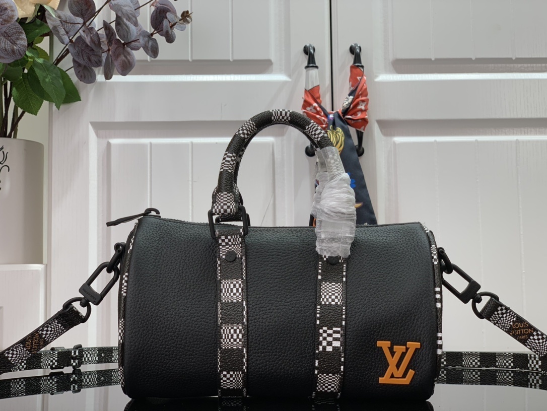 LV Shoulder bag M80202