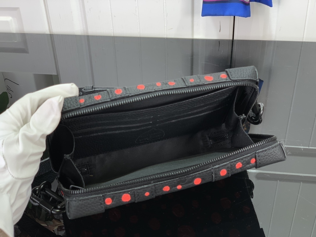 LV Shoulder bag m81776 