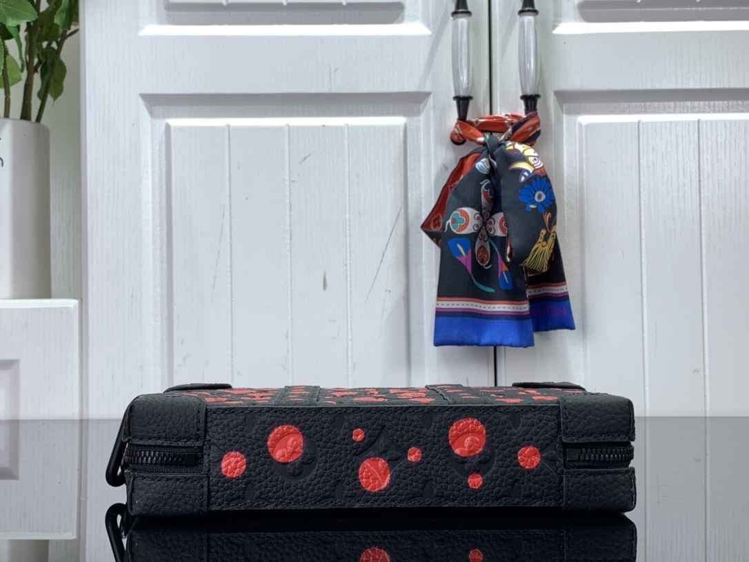 LV Shoulder bag m81776 