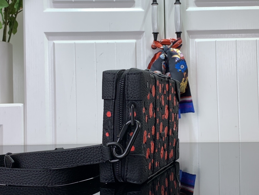 LV Shoulder bag m81776 