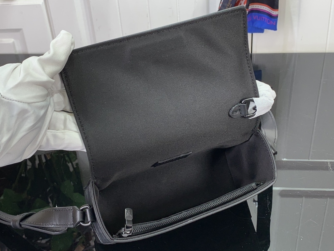 LV Shoulder bag M81783