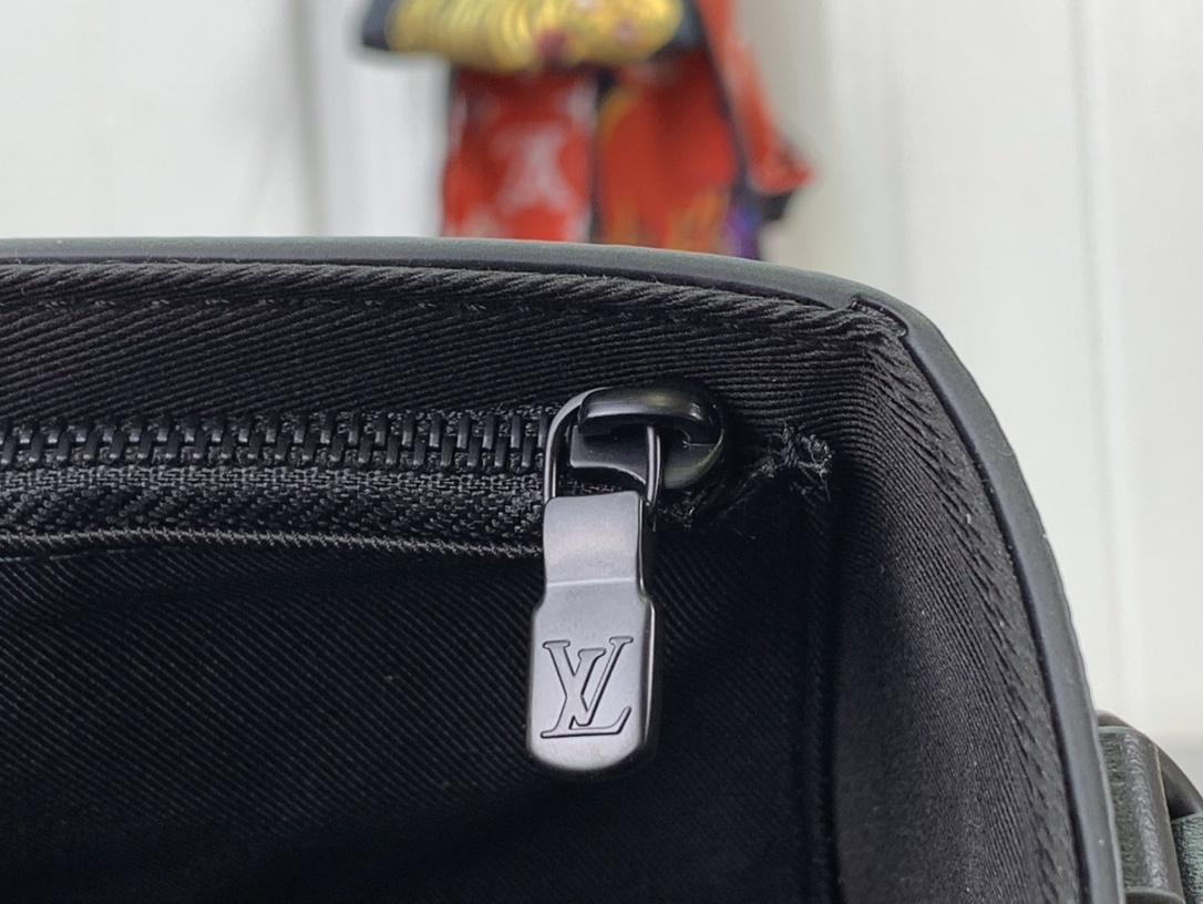 LV Shoulder bag M81783