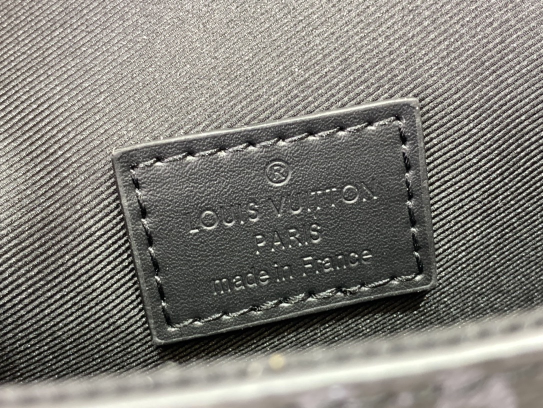 LV Shoulder bag m81852