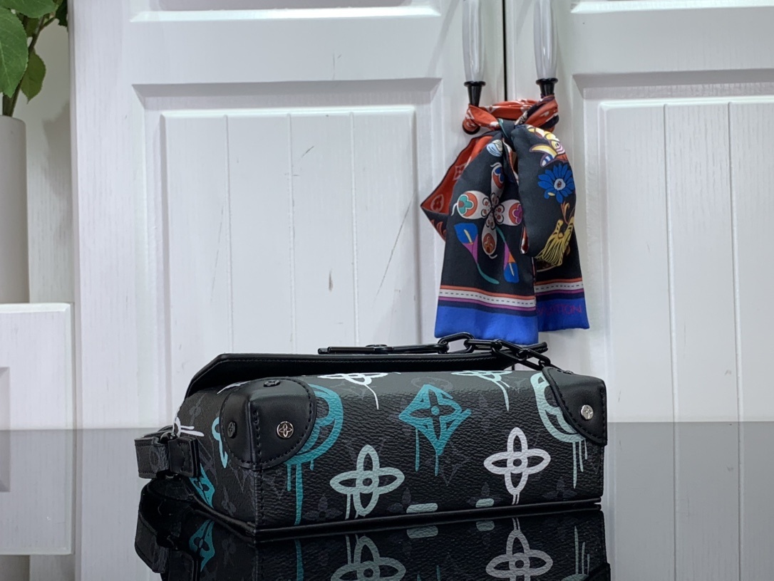 LV Shoulder bag m81852