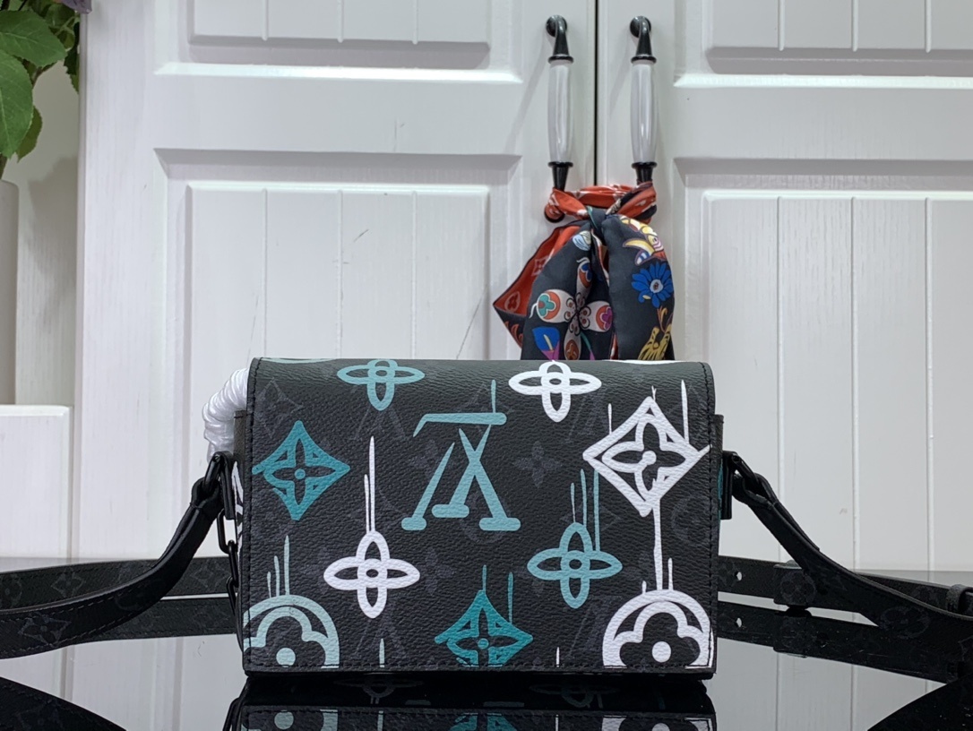 LV Shoulder bag m81852