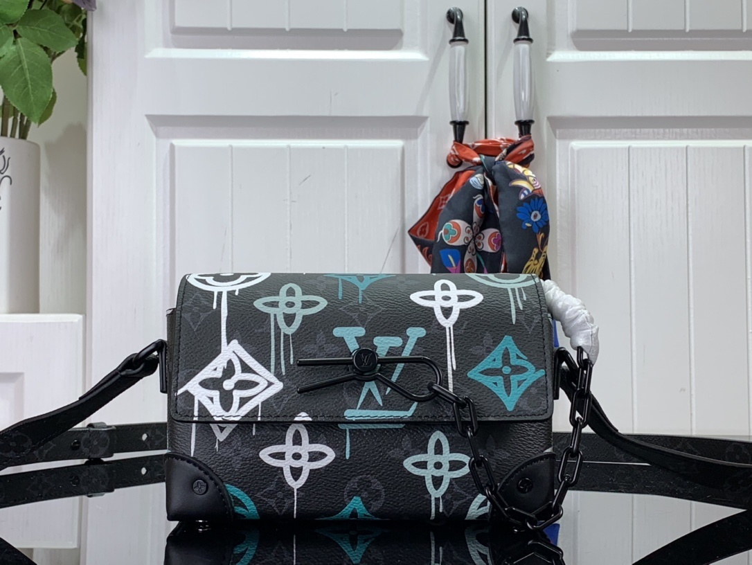 LV Shoulder bag m81852