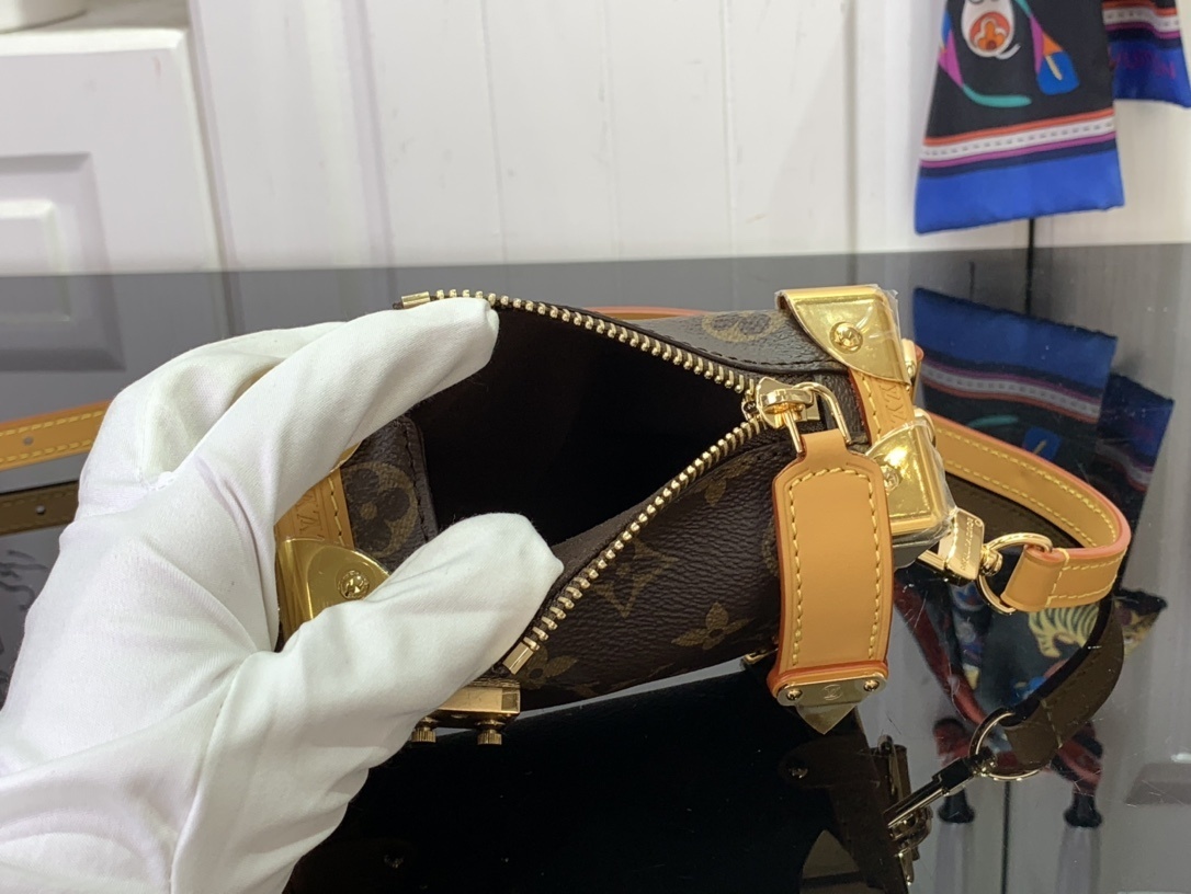 LV Shoulder bag M83018 