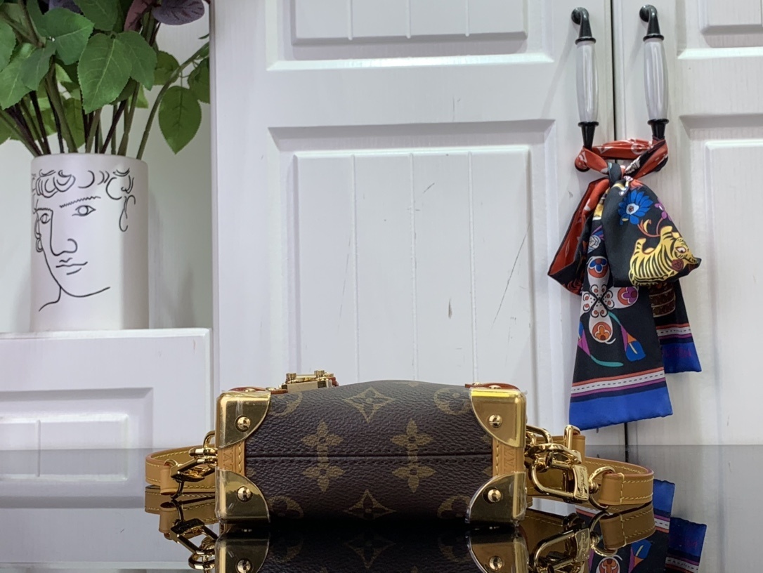 LV Shoulder bag M83018 