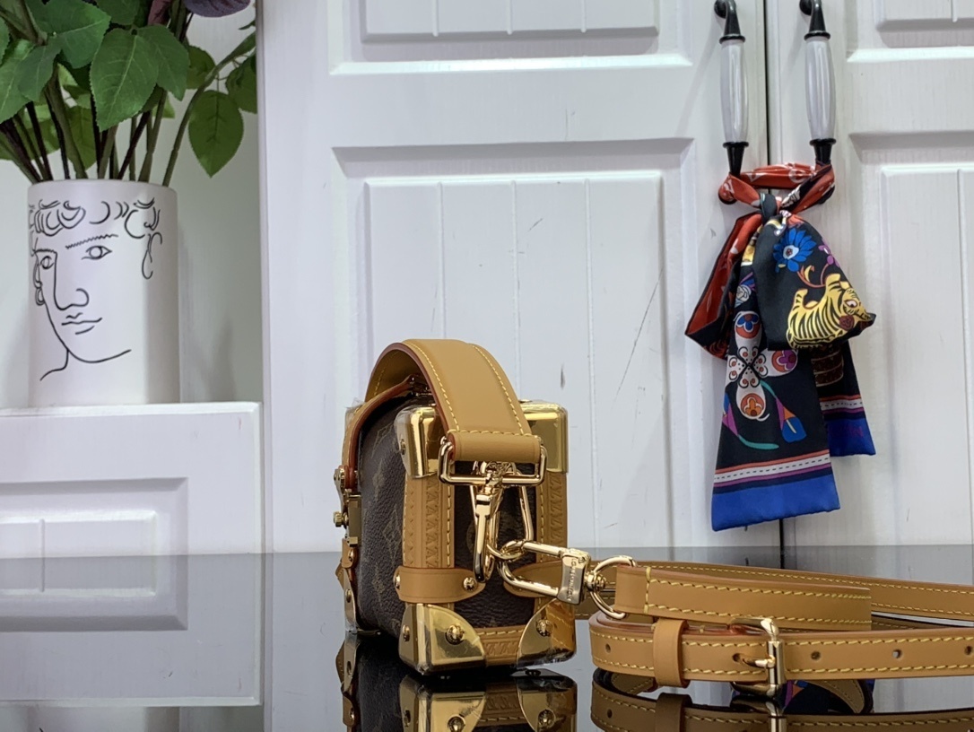 LV Shoulder bag M83018 